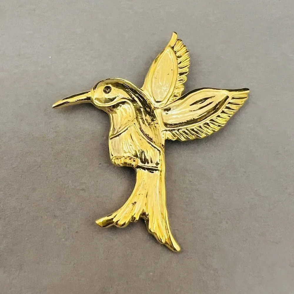 Vintage AAI Signed Gold Tone Textured Hummingbird Brooch 4095